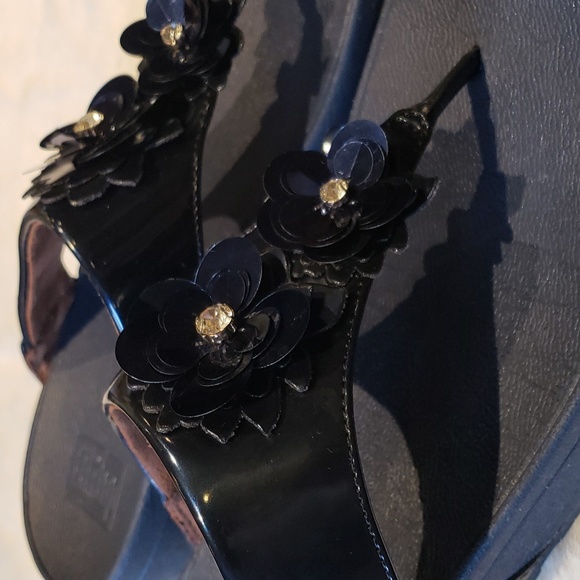 FitFlop Lulu navy blue  Flower Petals Patent Toe-Thong Comfort Sandals Woman’s 9 - Picture 6 of 9